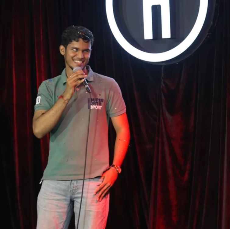 Bhavya Shah performing at the open mic show India