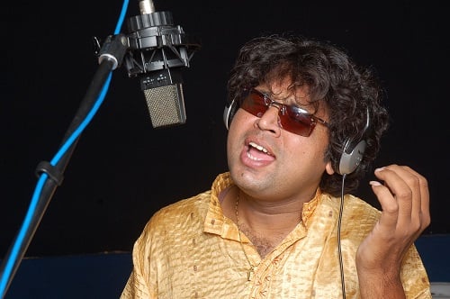Bhole Shavali while recording a song