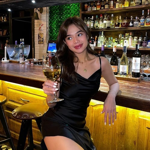Bianca de Vera holding a glass of alcohol