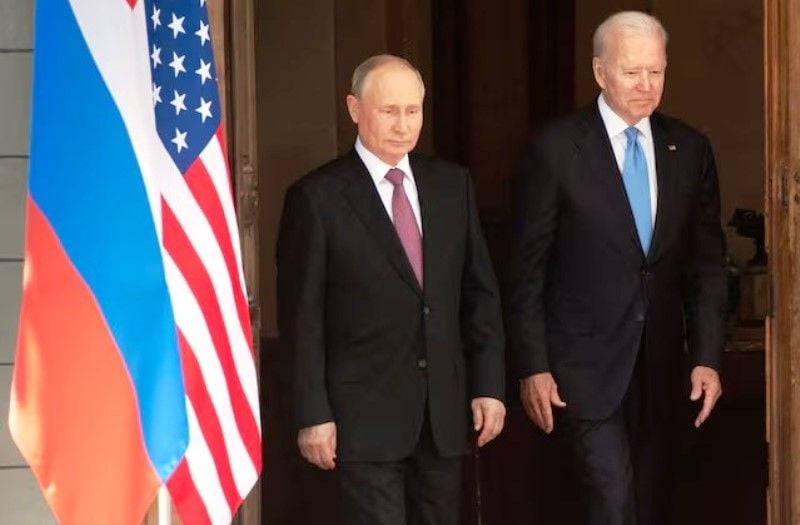 Biden with President Putin during a meeting