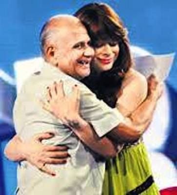 Bobby Darling with her father in the TV show Sach Ka Saamna