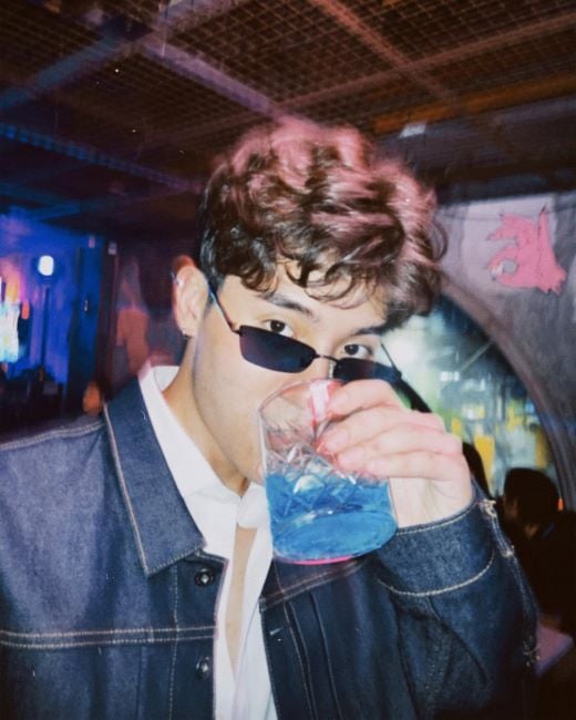 Brent Manalo drinking alcohol