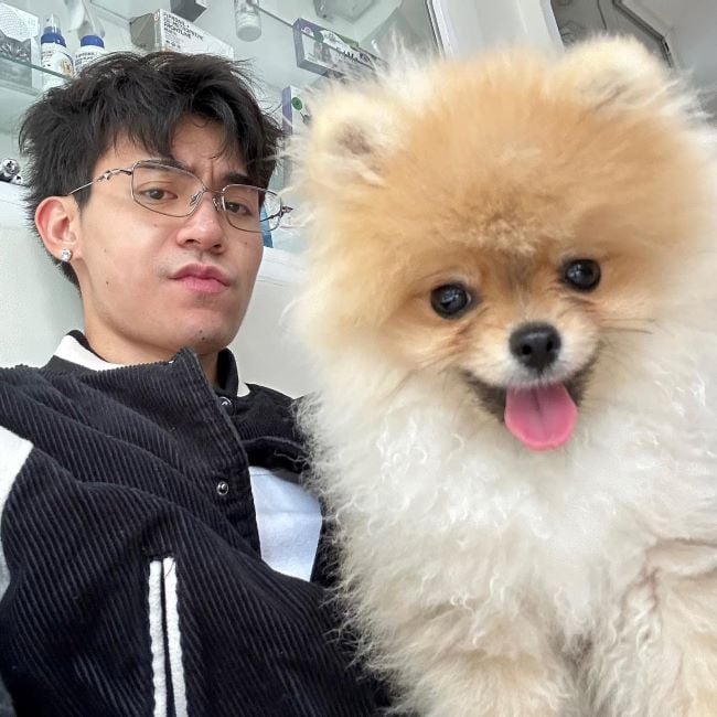 Brent Manalo with his Pomeranian