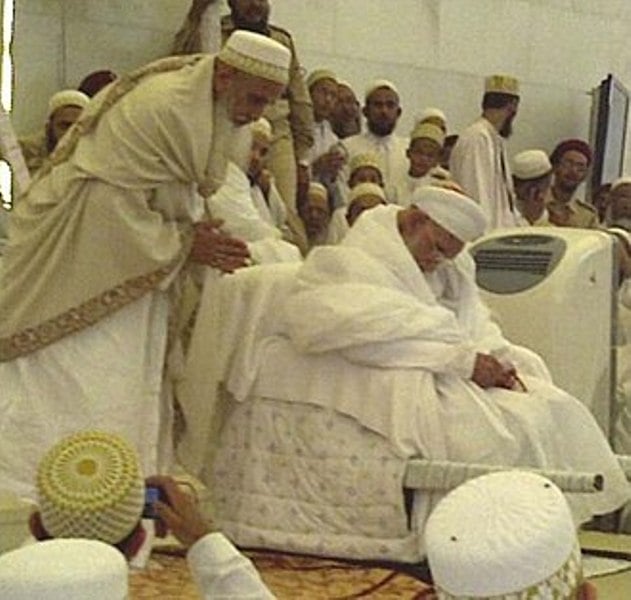 Burhanuddin performing the Nass ritual with Saifuddin