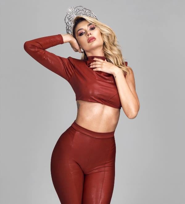 Camila Andrade posing with her Miss World Chile crown