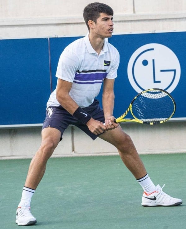 Carlos Alcaraz playing in a tournament