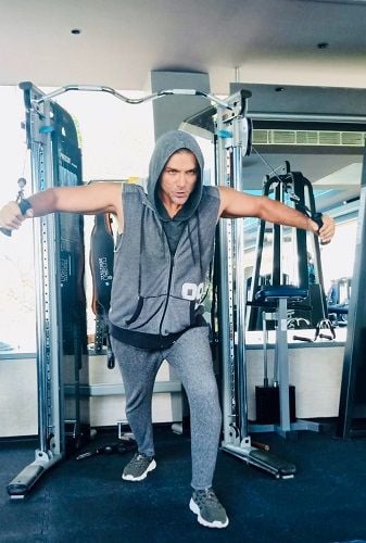 Chetan Hansraj working out in the gym