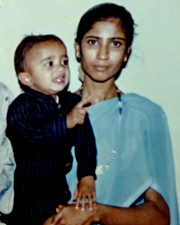 Childhood photo of Safin Hasan with his mother Naseembanu
