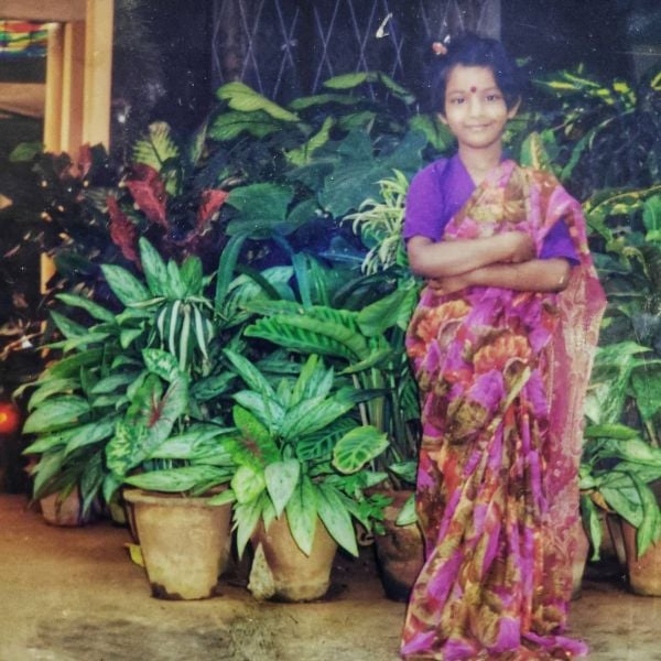 Childhood picture of Nidhi Suresh wearing her mother