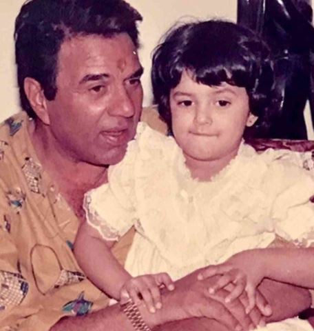 A Childhood picture of Prerna Gill with Dharmendra