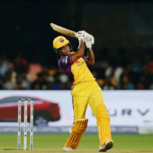 Chinelle Henry batting in WPL