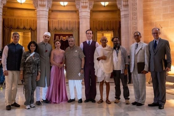 Chirag Vohra as Mahatma Gandhi with the cast and crew of the web series Freedom At Midnight