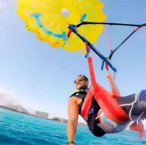 Claudio Di Lorenzo while parasailing