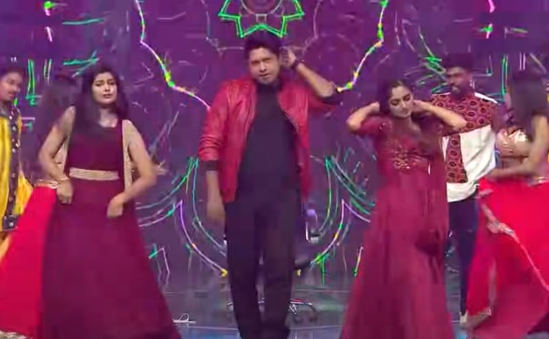 DJ Sibin Benjamin in a still from season 5 of the Malayalam singing game show Start Music - Aaradhyam Paadum (2023)