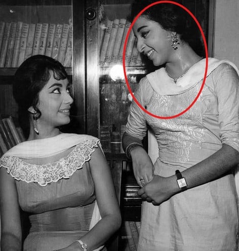 Daisy Irani with actress Sadhana on the sets of the film Arzoo