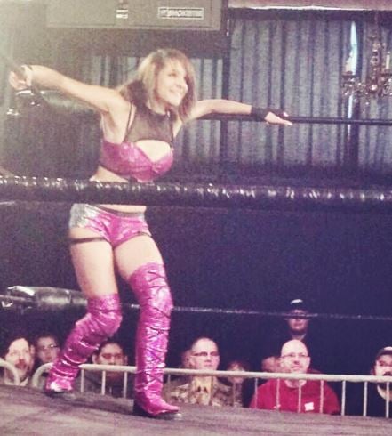 Dakota Kai when she fought in the Shimmer Women Athletes promotion