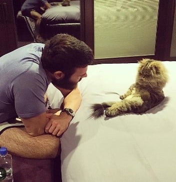 Dan Bilzerian posing with his pet cat