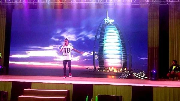 Danish Zehen during a live show