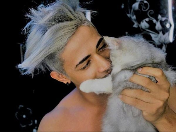 Danish Zehen loves cats