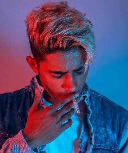 Danish Zehen smoking