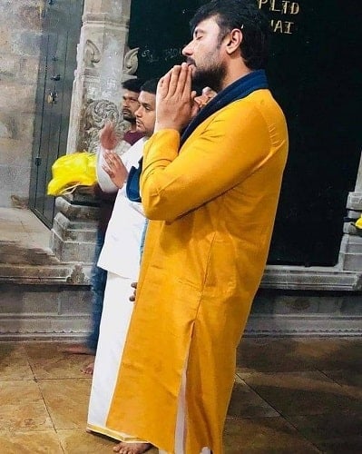 Darshan Thoogudeepa in a temple