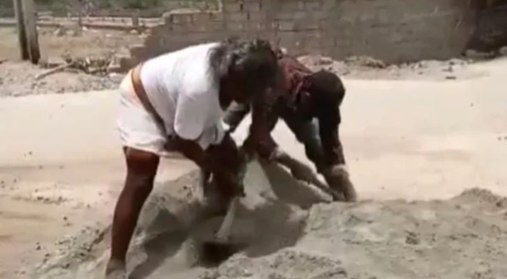 Darshanam Mogilaiah working on a construction site as a labourer