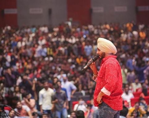 Davi Singh performing live on stage