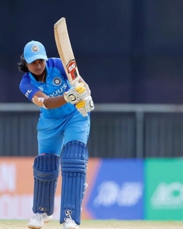 Dayalan Hemalatha batting in a match