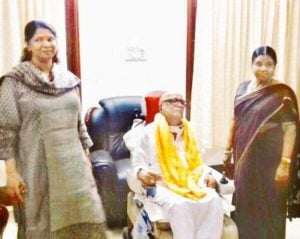 Rajathi Ammal With Her Husband M. Karunanidhi And Kanimozhi