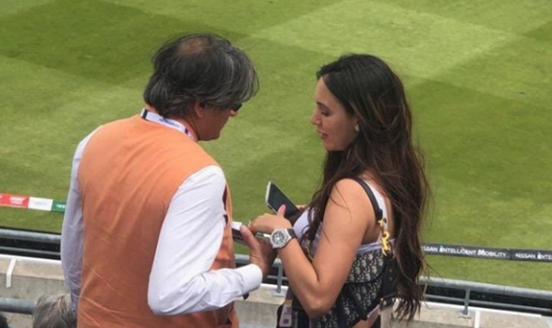 Deana Uppal with Shashi Tharoor during India VS England match in ICC Men