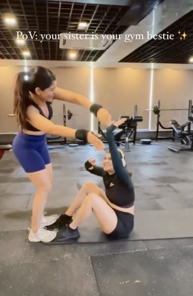 Deeksha Khurana (right) during a workout session with her sister Kritika Khurana