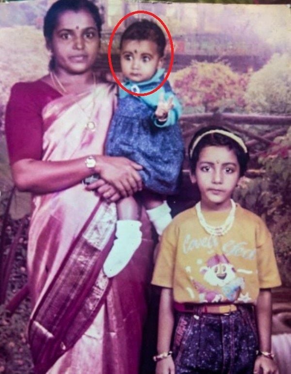 Deepa Unnikrishnan (Dee MC) with her mother and elder sister as a child