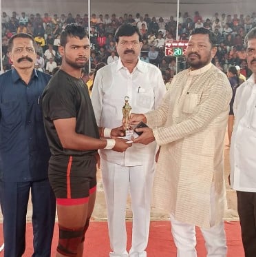 Deepak Arjun Shinde while receiving an award during a state level kabaddi championship