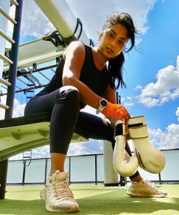 Deepics while showing her boxing gloves