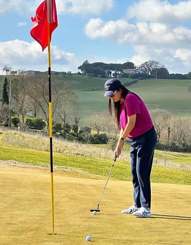 Deepti Bhatnagar playing golf