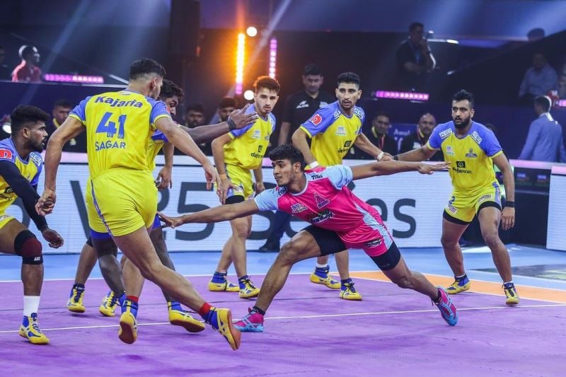 Devank Dalal while raiding in a match against Tamil Thalaivas in PKL season 9