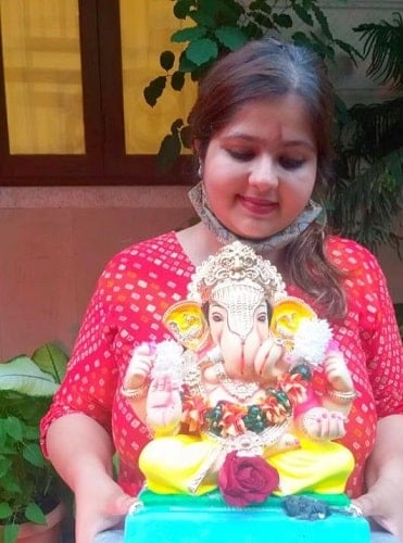 Devashree Sanghvi with an idol of lord Ganesha