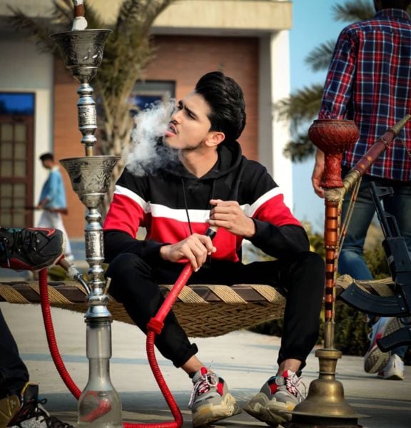 Devender Ahlawat smoking hookah