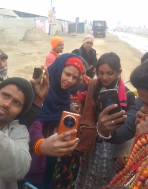 Devotees at Maha Kumbh while taking selfies with Monalisa Bhosle
