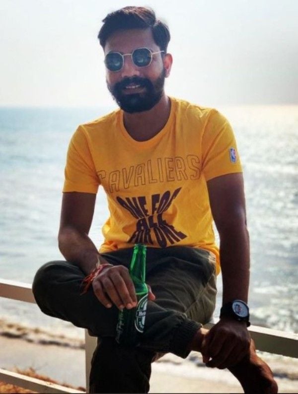 Dhawan drinking alcohol