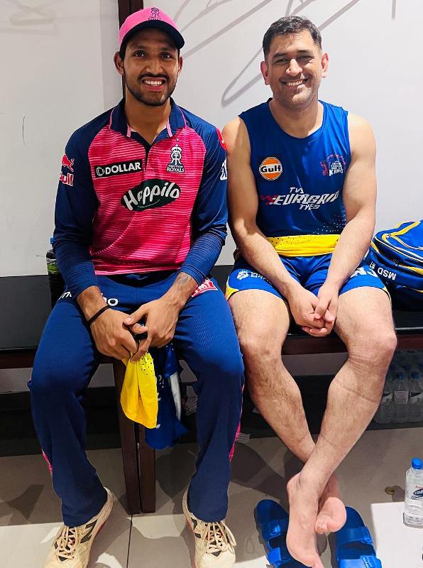 Dhruv Jurel with MS Dhoni