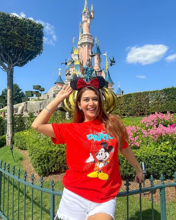 Dhruvi Nanda in Disneyland, Paris