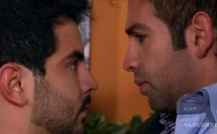 Diego de Erice as Leonardo Ruizpalacios Romagnoli de Escandiondas in the telenovela Qué pobres tan ricos