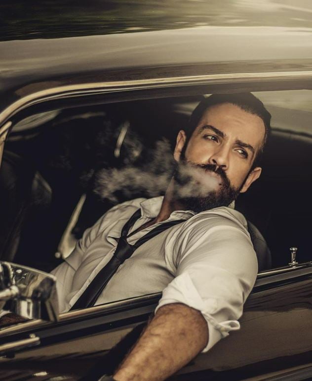 Diego de Erice smoking