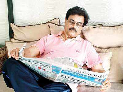 Dilip Vengsarkar reading newspaper