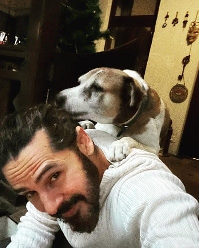 Dino Morea with his pet dog
