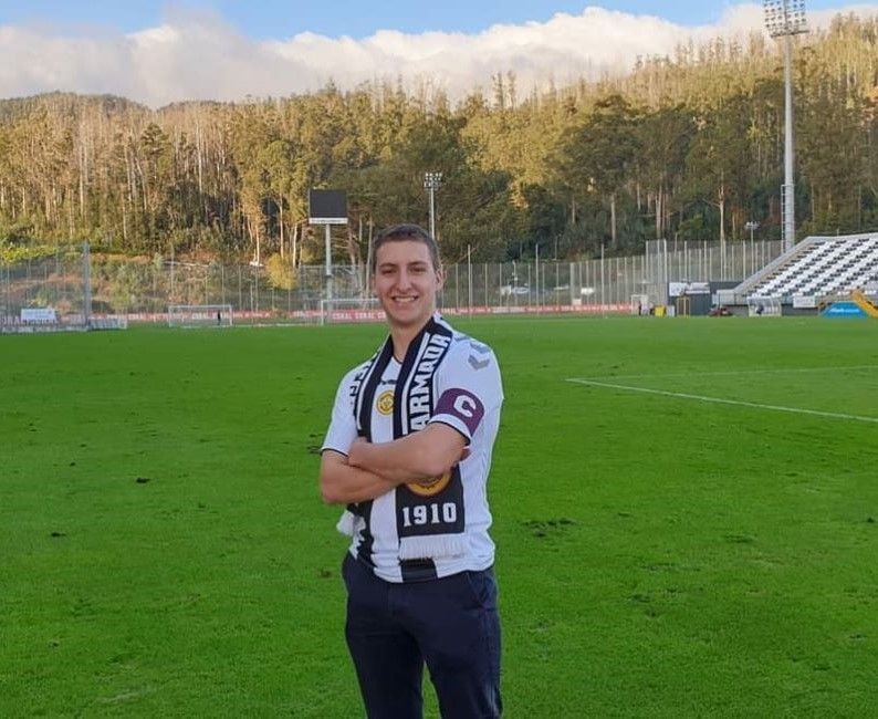 Diogo Afonso in Clube Desportivo Nacional jersey