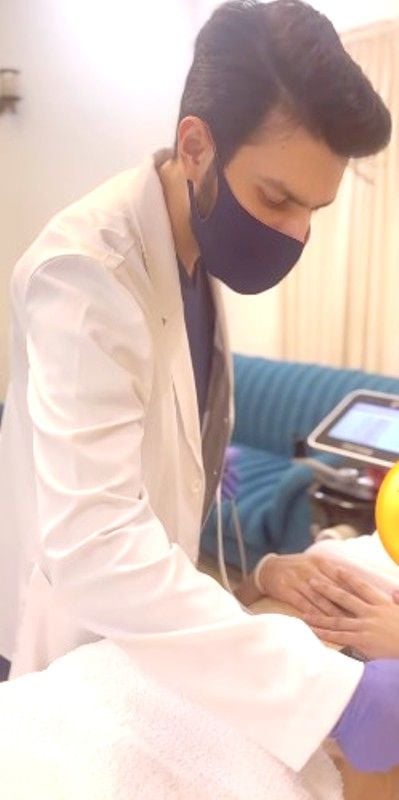 Dr Shahzaman Sardar treating a patient with Morpheus 8 technology