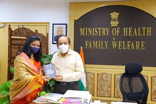 Dr. Pragya Sharma presenting her book 