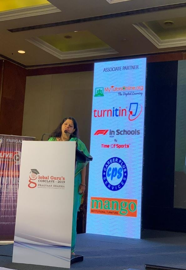 Dr. Shobha Vijender addressing the audience at Global Guru